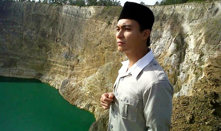 Bung Karno (Baim Wong) di Danau Kelimutu